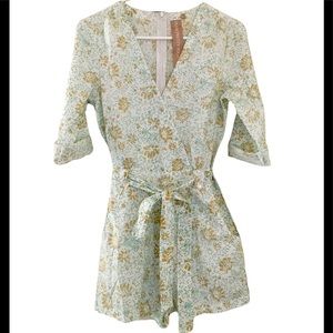 Plum Pretty Sugar NWOT white print shorts romper